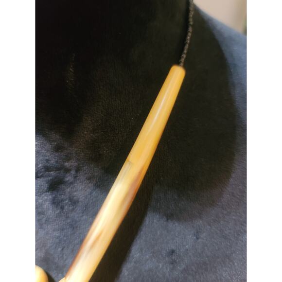 Women's Lightweight Beaded Necklace With Center Bead And Screw Lock Jewelry - Picture 4 of 6